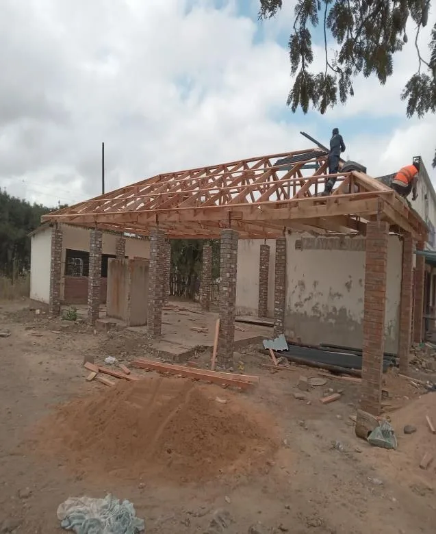 Timber roof trusses going up on the steel gazebo
